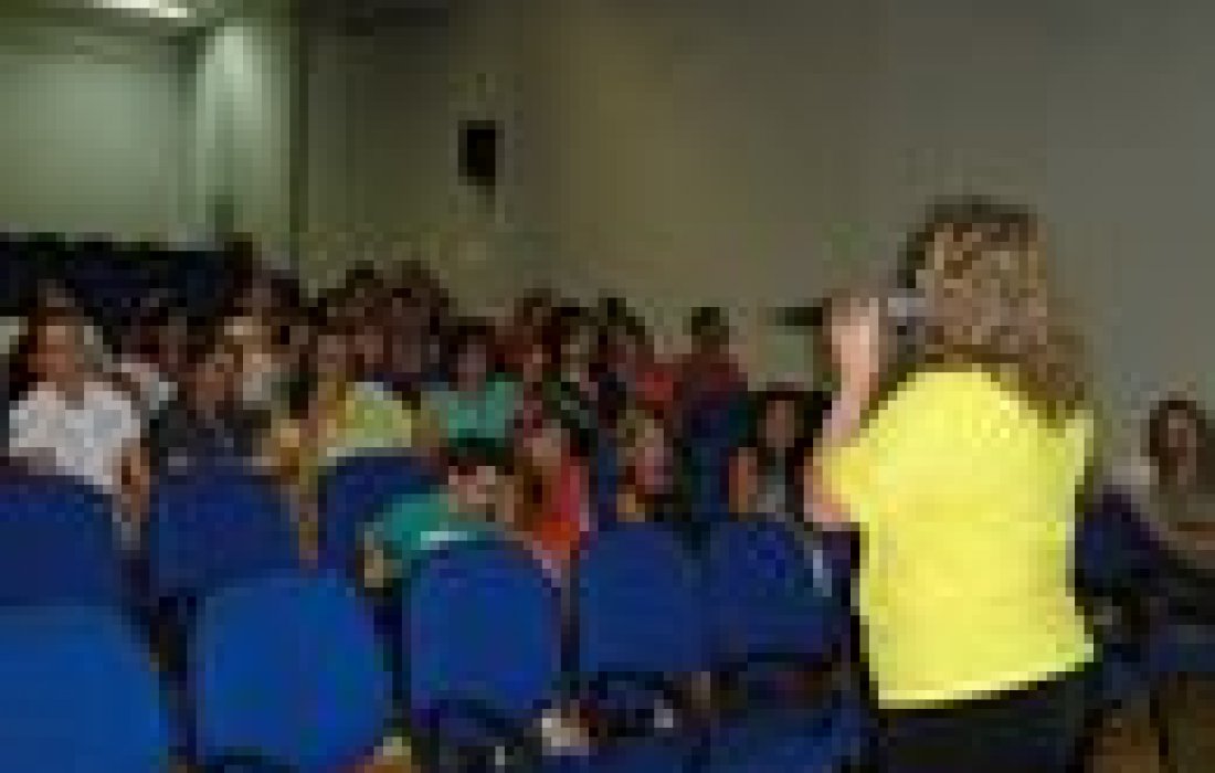 Palestra sobre o Cooperjovem faz parte da abertura do ano letivo escolar de Entre Rios do Oeste     