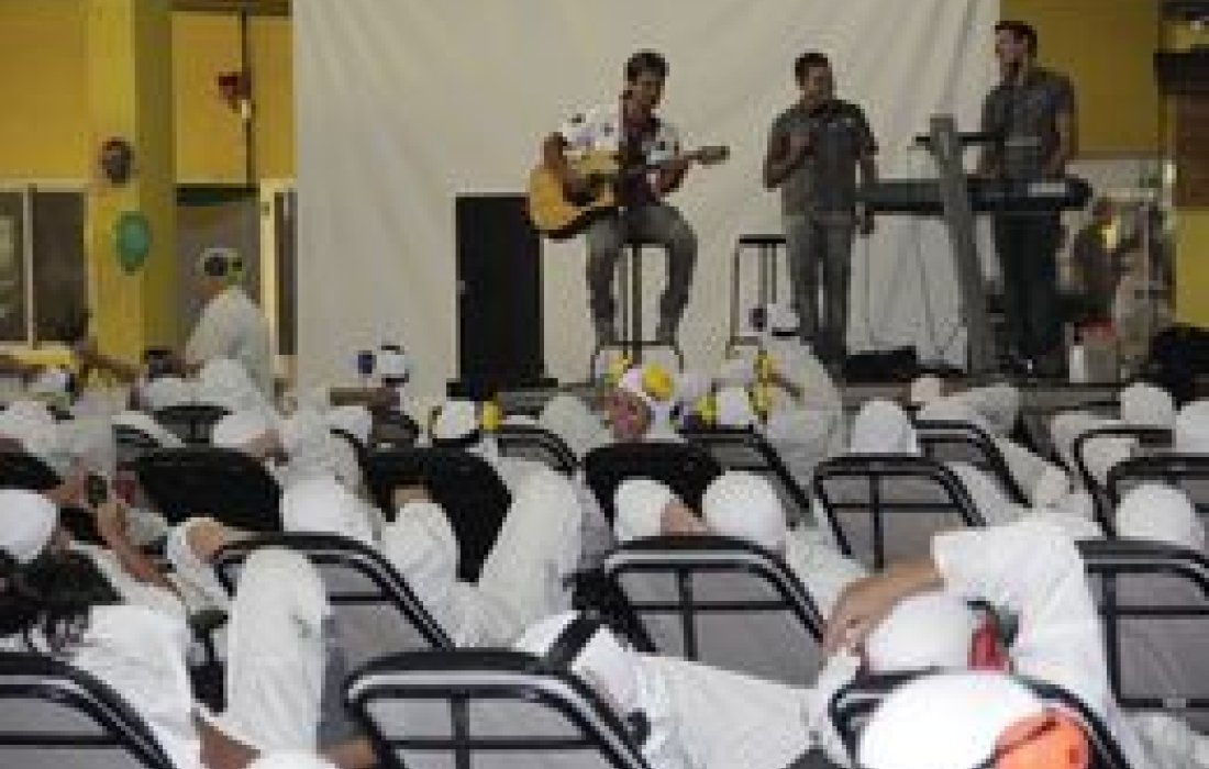 Unidade Industrial de Aves da Copagril promove apresenta&ccedil;&otilde;es musicais aos funcion&aacute;rios              