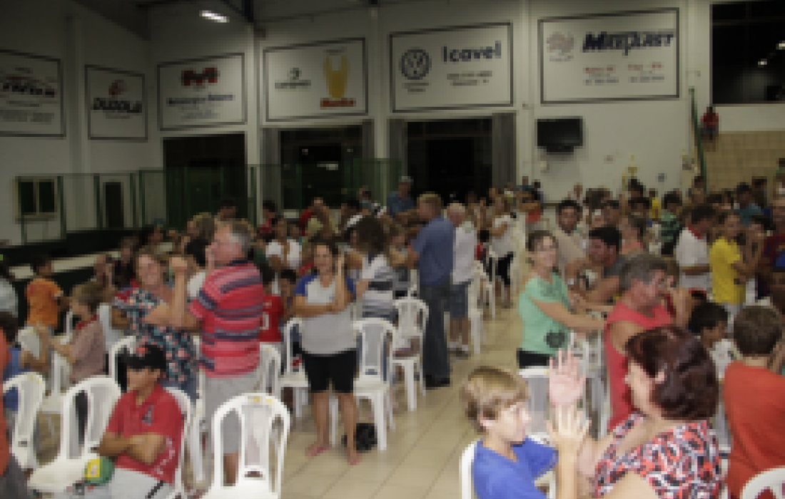 Pais e alunos das Escolinhas da AACC participam de palestra                            