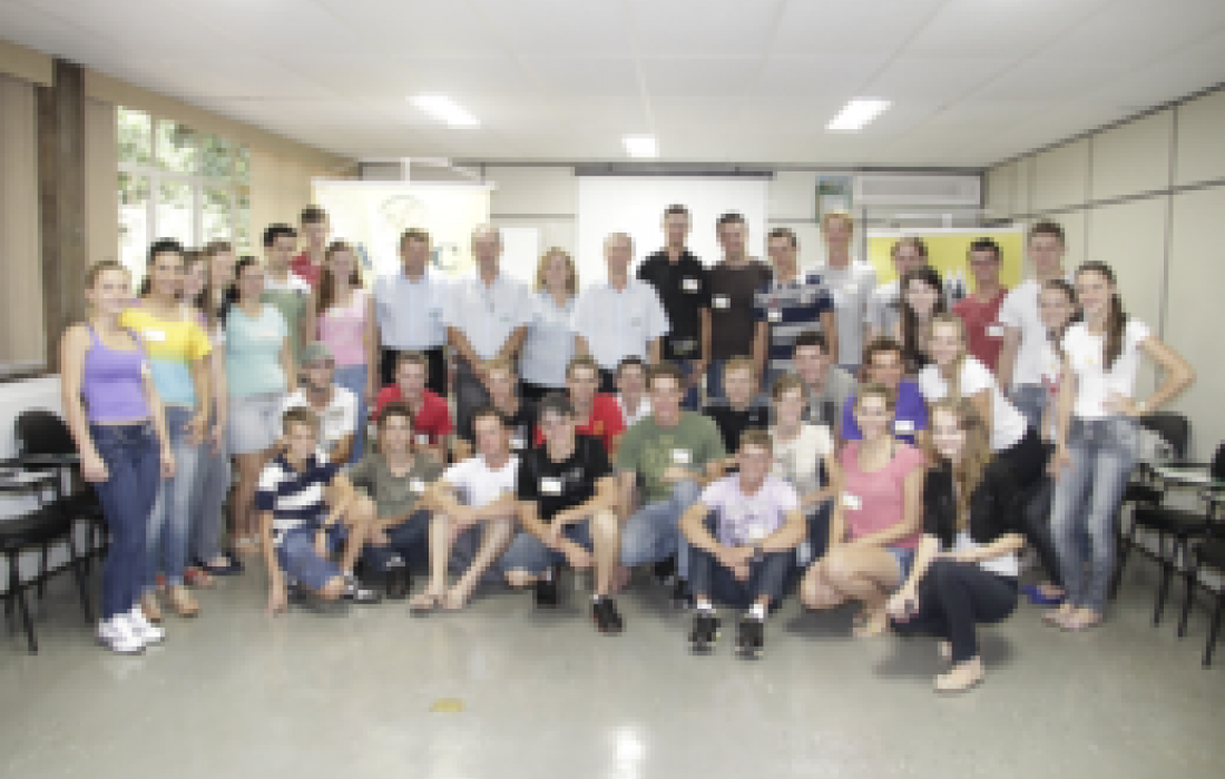 Associados dos CJC's participam de curso de lideran&ccedil;a e coopera&ccedil;&atilde;o                             