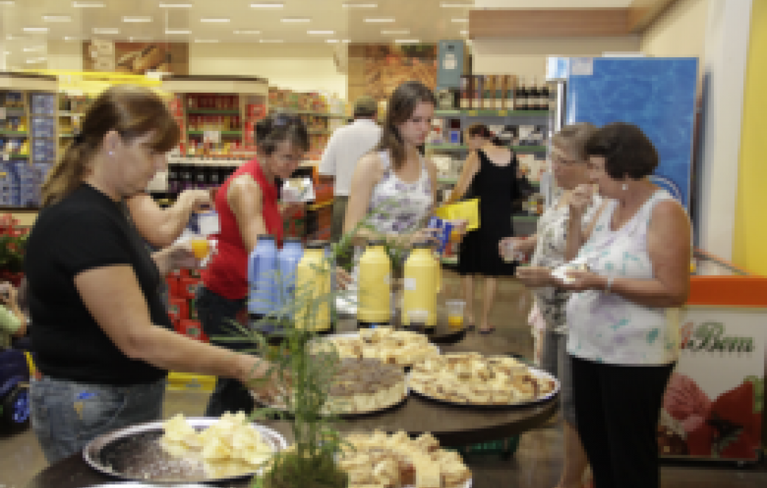Dia da Mulher teve comemora&ccedil;&atilde;o especial nos Supermercados e na Unidade Industrial de Aves da Copagri