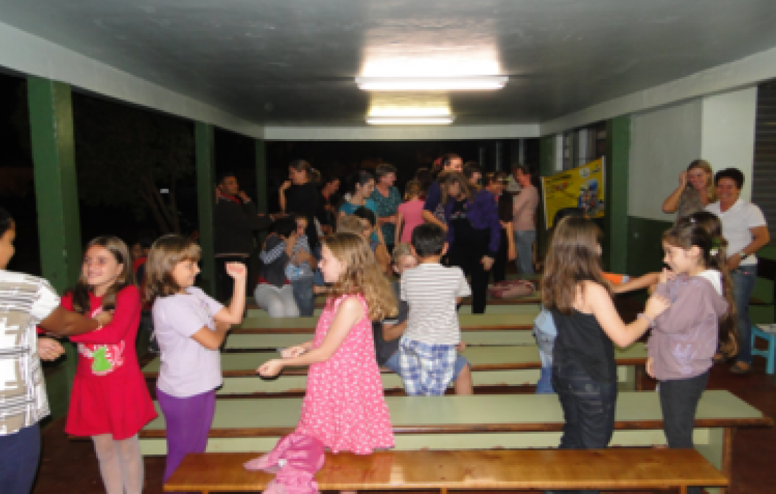 Coopera&ccedil;&atilde;o entre escola, pais e filhos &eacute; de tema palestra                            