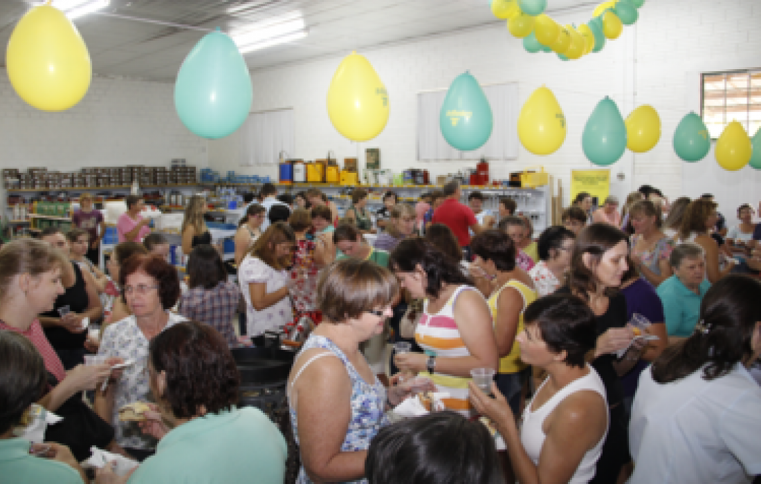 Loja Agropecu&aacute;ria de S&atilde;o Roque recebe associadas e clientes para caf&eacute; da manh&atilde; e apresenta&ccedil;&atilde;o de pro