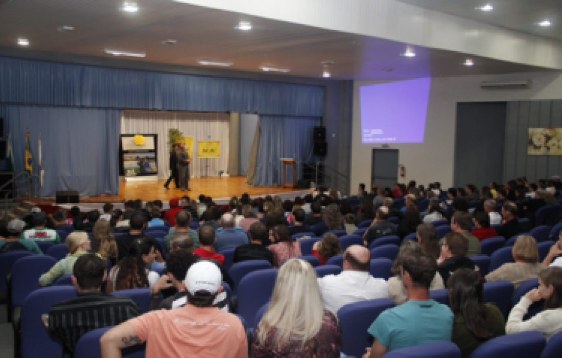 Seis pe&ccedil;as teatrais s&atilde;o apresentadas na primeira fase da Maratona Cultural da ACJC                  
