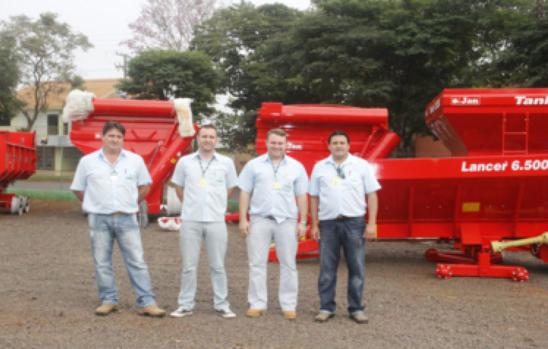 M&aacute;quinas na lavoura                              