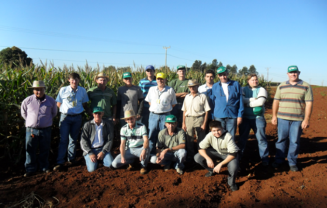 Associados recebem curso sobre manejo de ervas daninhas                               