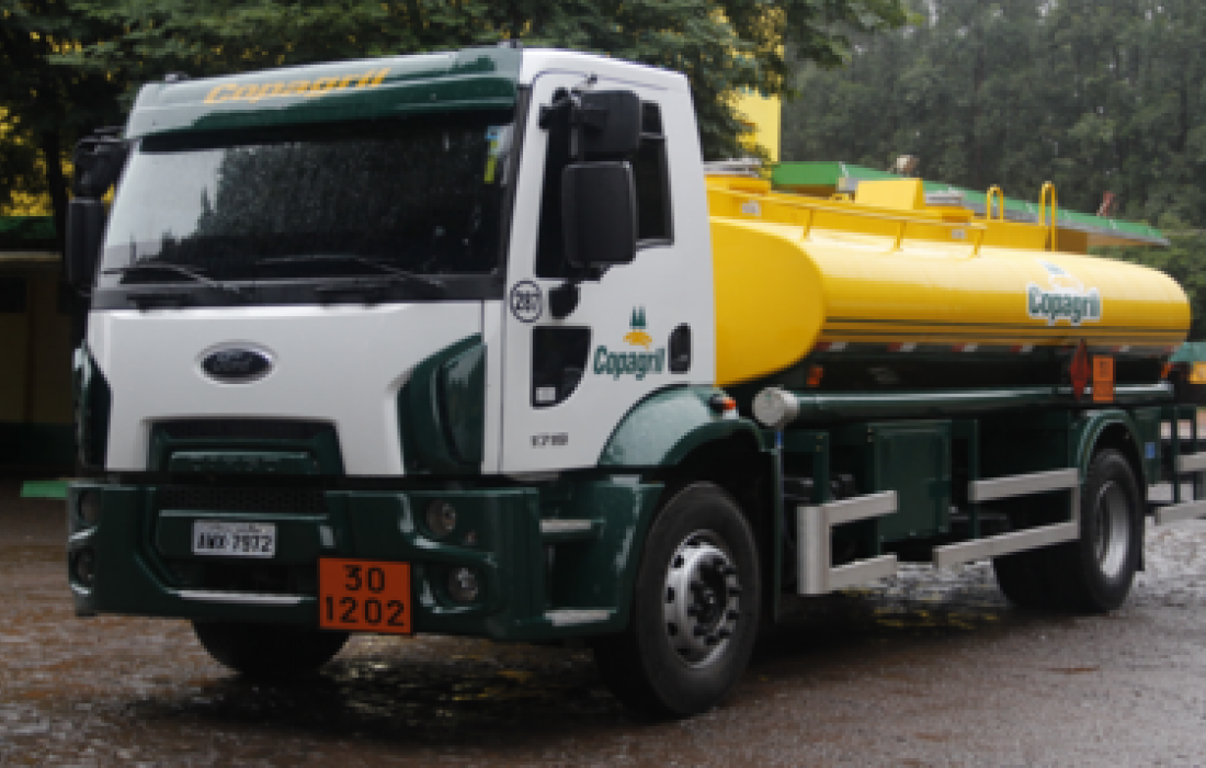 Copagril adquire novo caminh&atilde;o para transporte de combust&iacute;vel                              