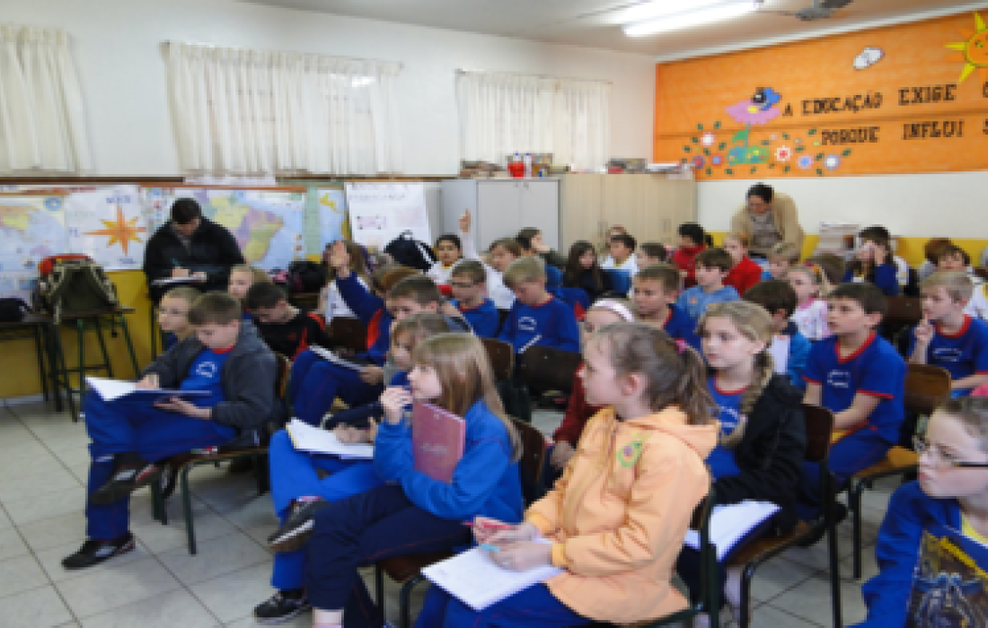 Alunos do Cooperjovem de Quatro Pontes recebem palestra