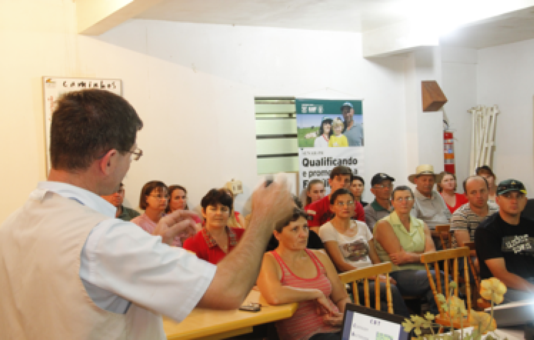 Semin&aacute;rio Qualidade do Leite Normativa 62 &eacute; realizado em Pato Bragado