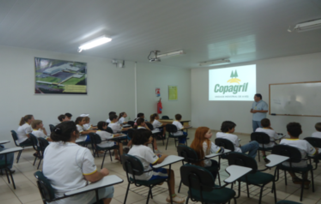 Alunos do Cooperjovem da Escola Tiradentes de Sub-Sede/Santa Helena visitam a UIA 
