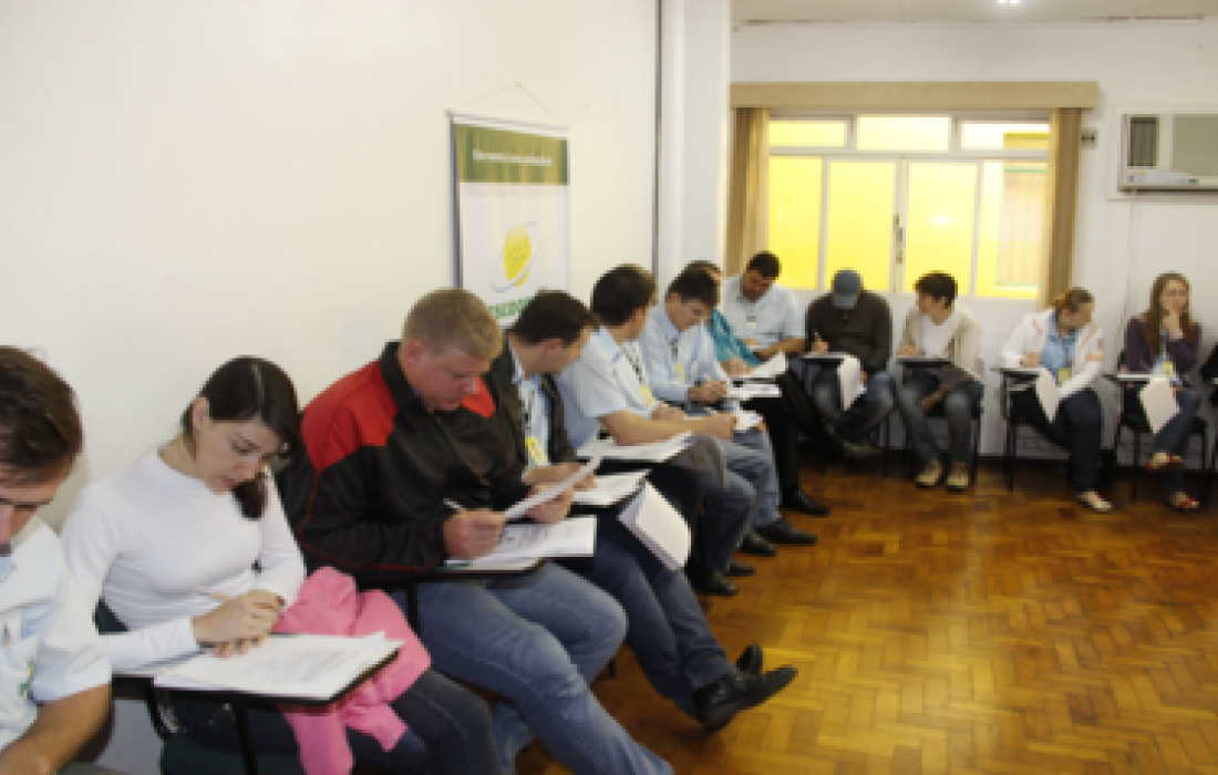 Funcion&aacute;rios recebem treinamento sobre interpreta&ccedil;&atilde;o de normas de qualidade