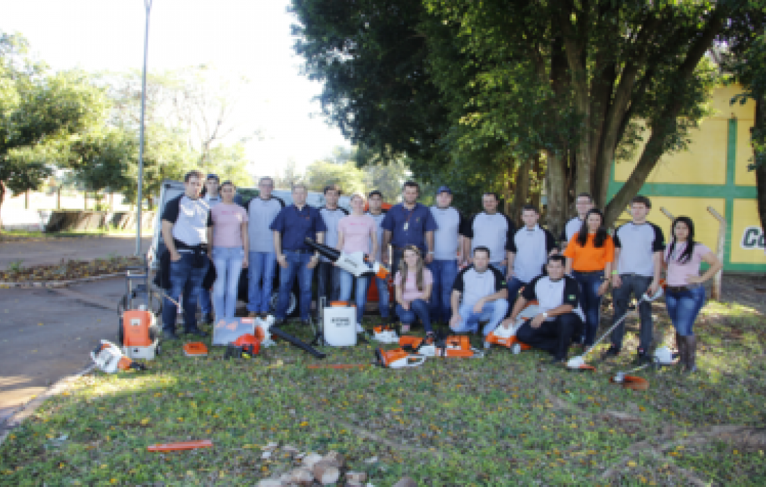 Funcion&aacute;rios recebem qualifica&ccedil;&atilde;o t&eacute;cnica comercial