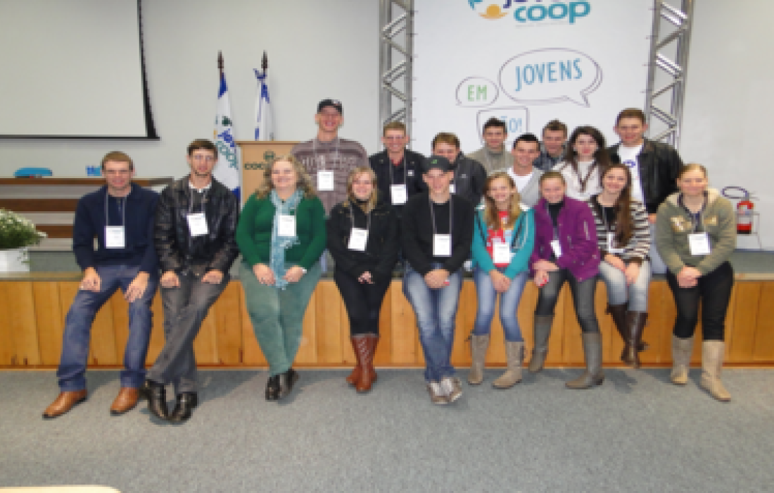 Jovens da Copagril participam do Jovemcoop, em Maring&aacute;
