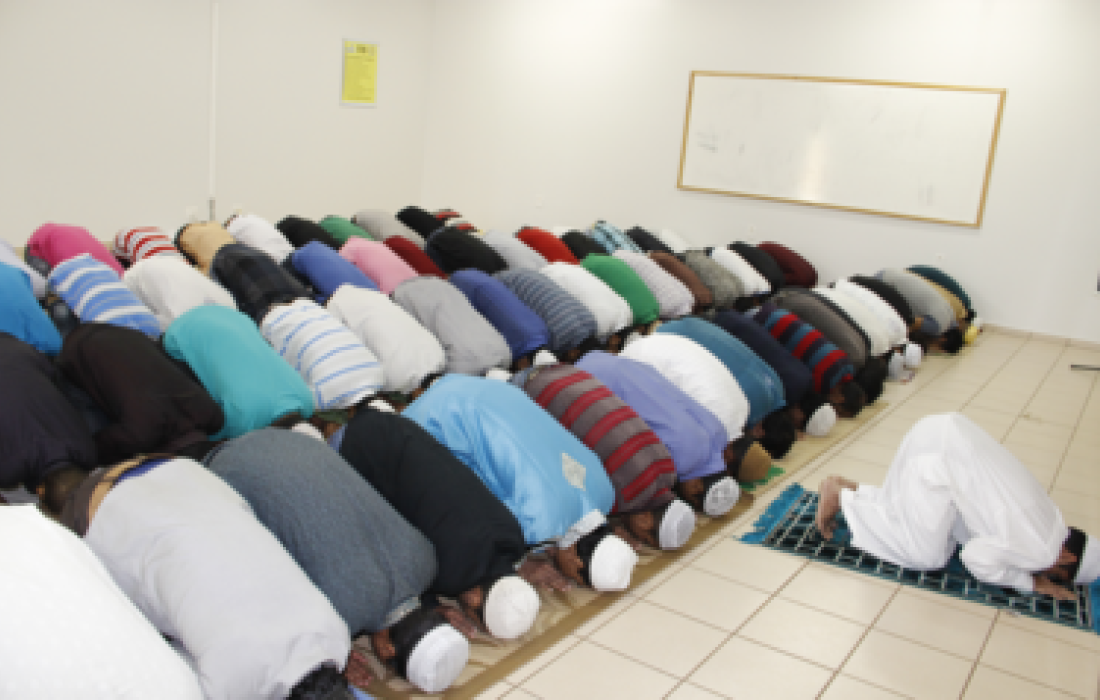 Mu&ccedil;ulmanos que trabalham na UIA celebram final do per&iacute;odo Ramad&atilde;