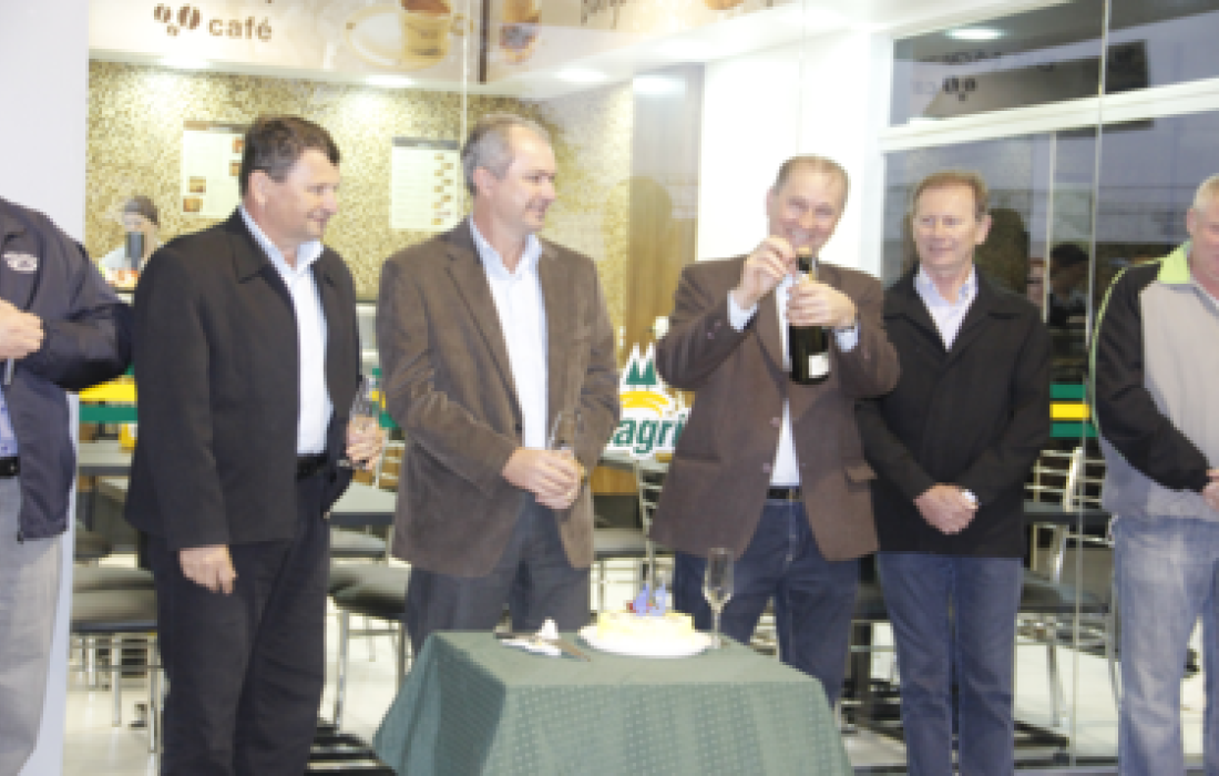 Reinaugura&ccedil;&atilde;o do Posto de Combust&iacute;veis marca os 43 anos da Copagril