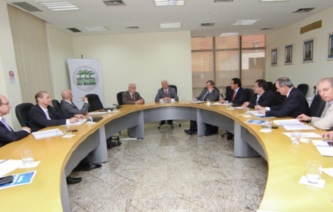 Chefe da Casa Civil do Paran&aacute; participa de reuni&atilde;o da diretoria da Ocepar