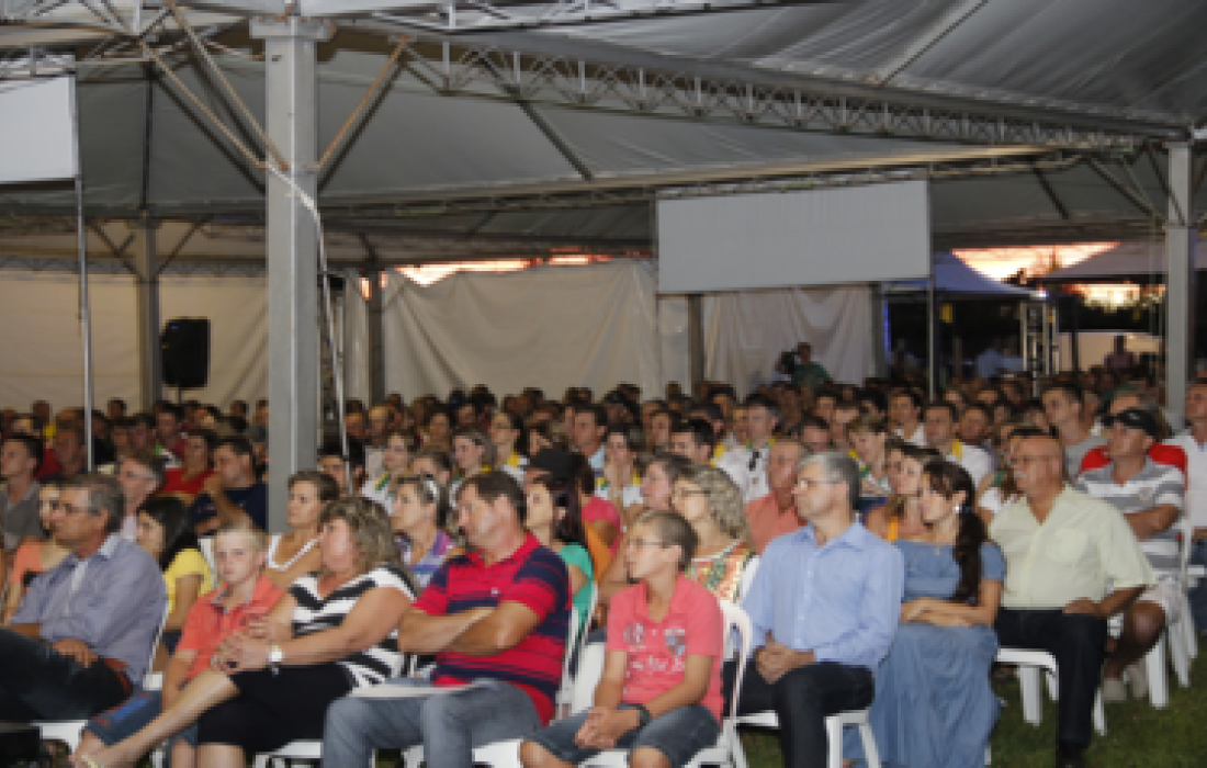 Come&ccedil;a o Dia de Campo Copagril 2014