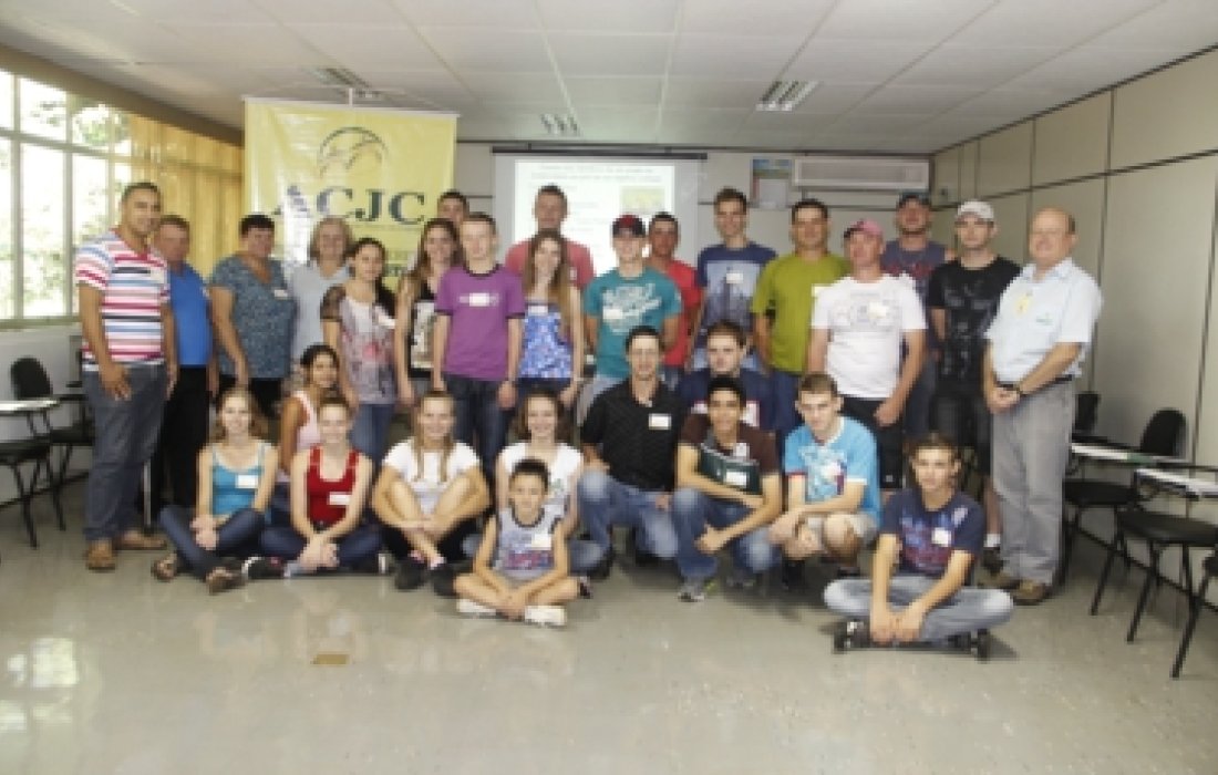 Lideran&ccedil;as da ACJC passam por treinamento 