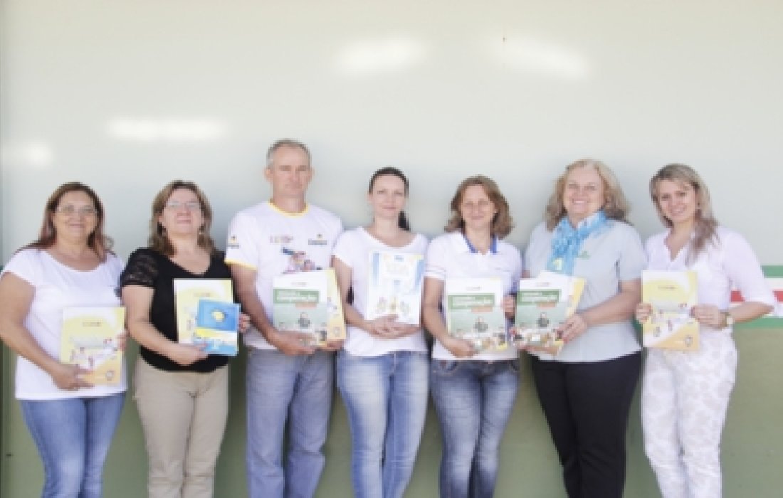 Iniciam as atividades do Cooperjovem na &aacute;rea de a&ccedil;&atilde;o da Copagril