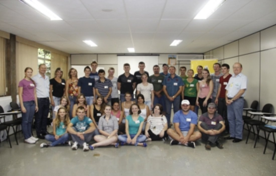 &ldquo;Conhecendo a Copagril&rdquo; &eacute; tema do segundo m&oacute;dulo do curso Jovemcoop