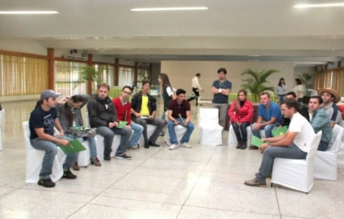 Jovens da Copagril participam do Elicoop, em Mandaguari