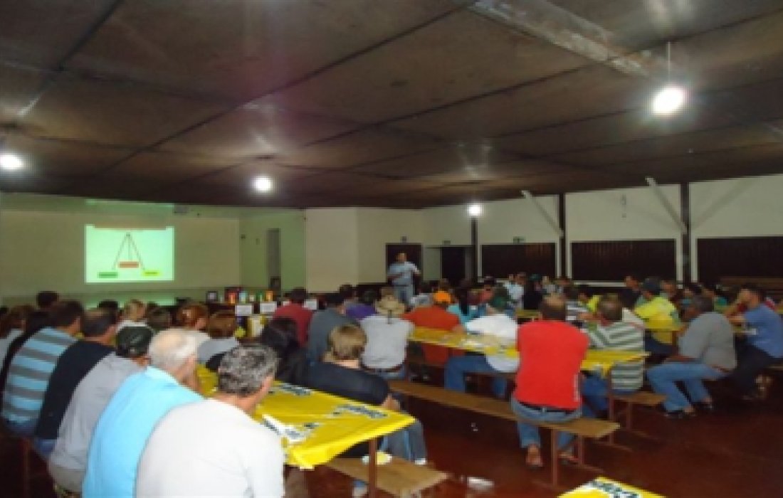Palestra para produtores de leite, em Iguipor&atilde;, aborda controle de doen&ccedil;as bovinas  