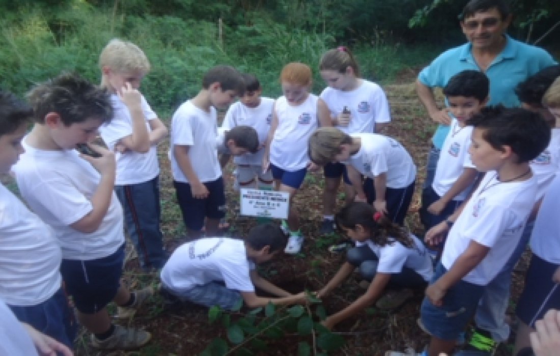 Estudantes de Entre Rios conhecem Unidade Industrial de Aves