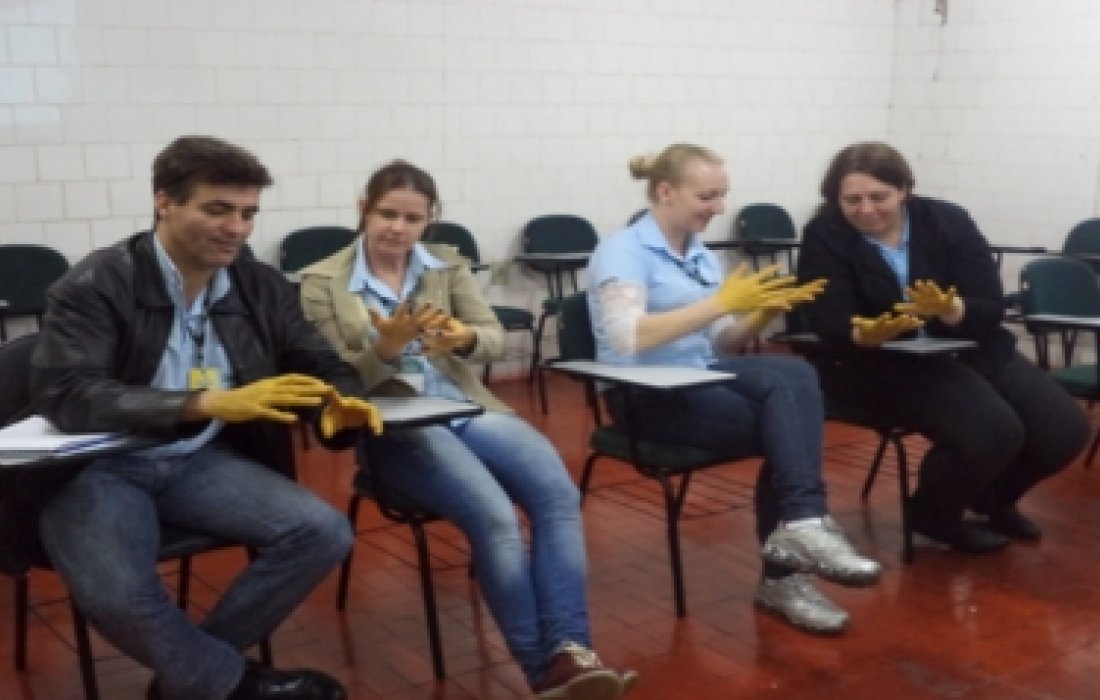 Funcion&aacute;rios da BR Mania s&atilde;o treinados em Boas Pr&aacute;ticas de Manipula&ccedil;&atilde;o