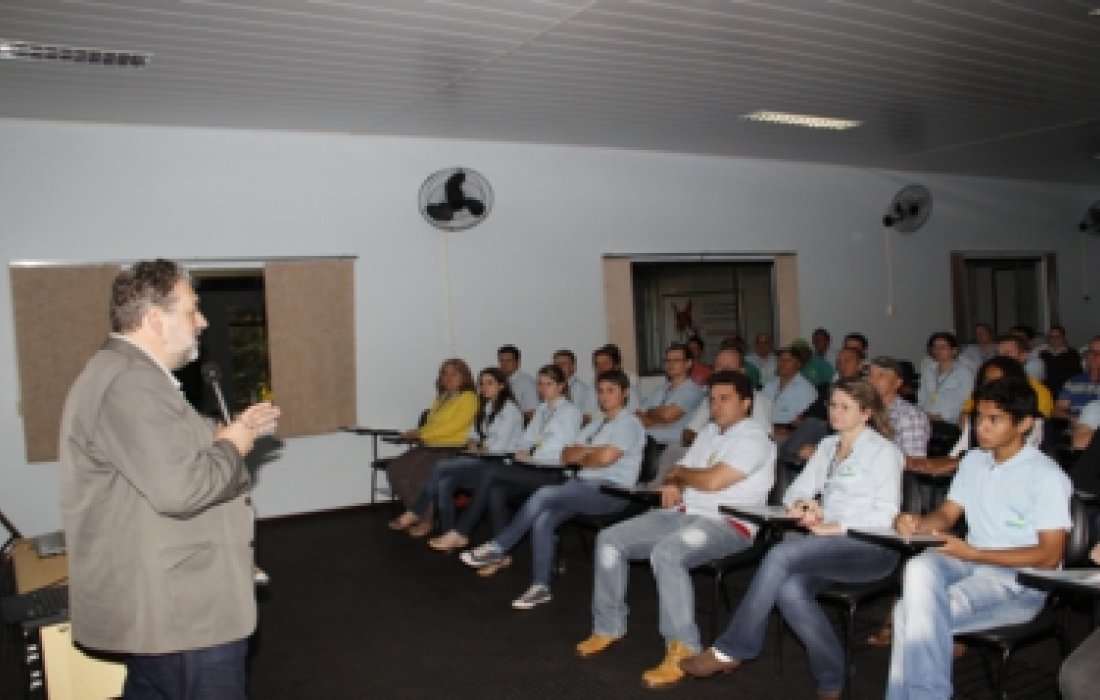 Funcion&aacute;rios da Copagril recebem palestra de conscientiza&ccedil;&atilde;o sobre alcoolismo e drogas