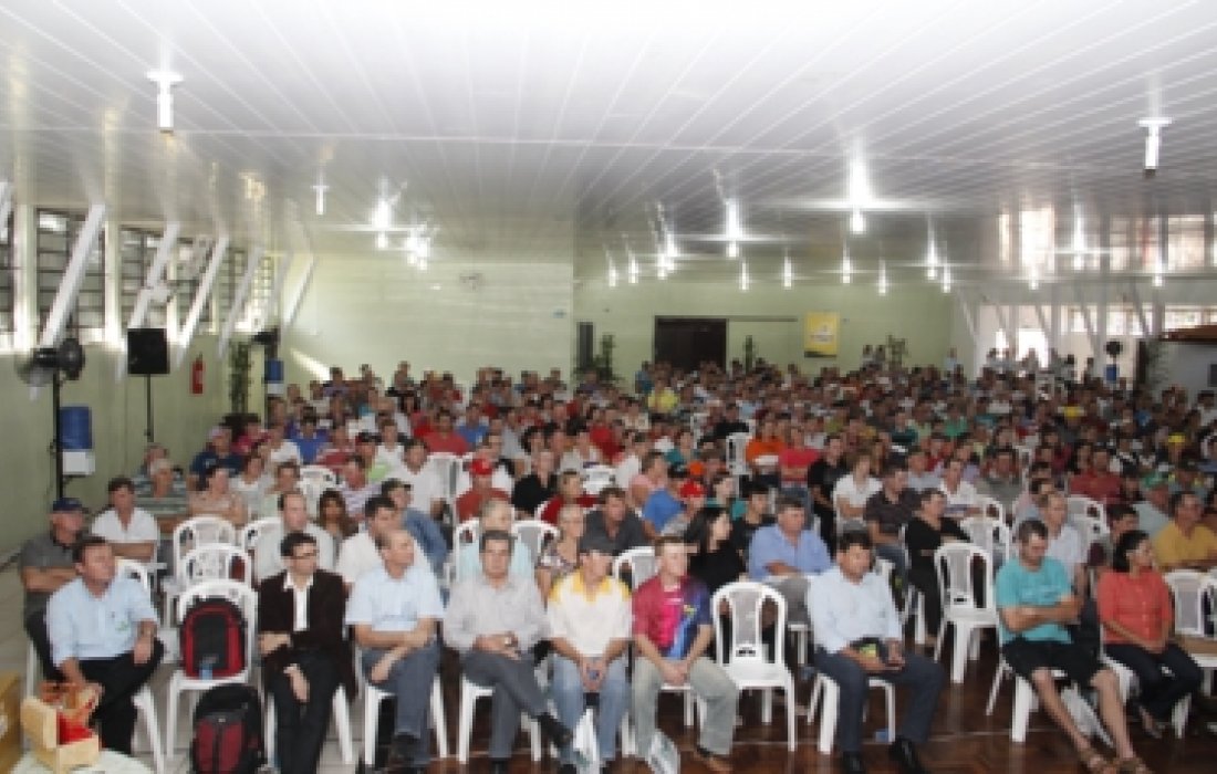  Semin&aacute;rio de Produtores de Su&iacute;nos da Copagril: informa&ccedil;&atilde;o e reconhecimento