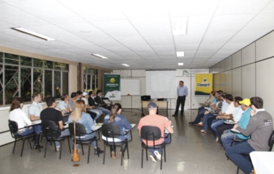  Controle de pragas &eacute; tema de palestra para funcion&aacute;rios