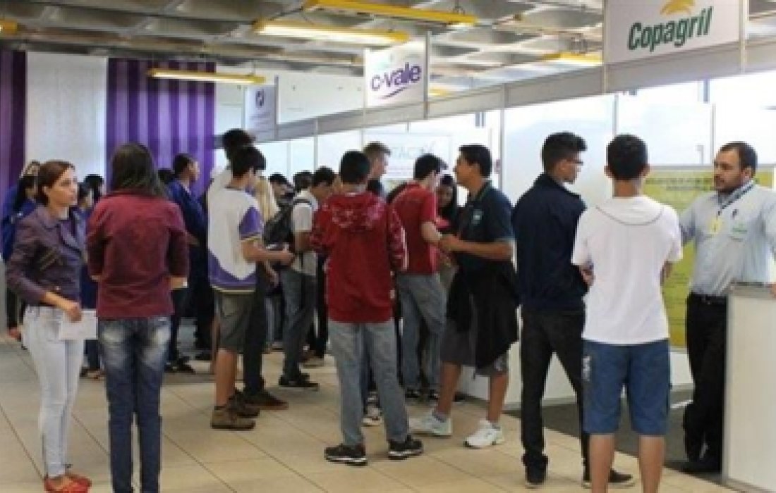 Copagril participa da Feira de Empregabilidade e Oportunidades, na PUC