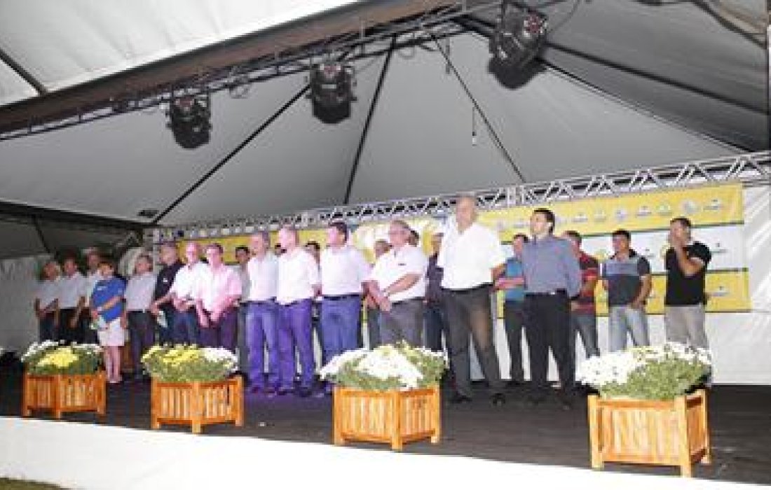 Grandes expectativas marcam in&iacute;cio do Dia de Campo Copagril 2015