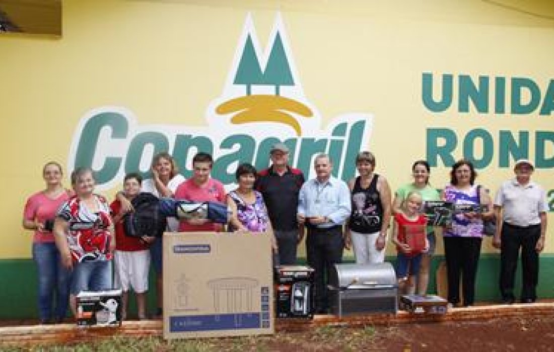 Copagril entrega pr&ecirc;mios aos sorteados no Dia de Campo