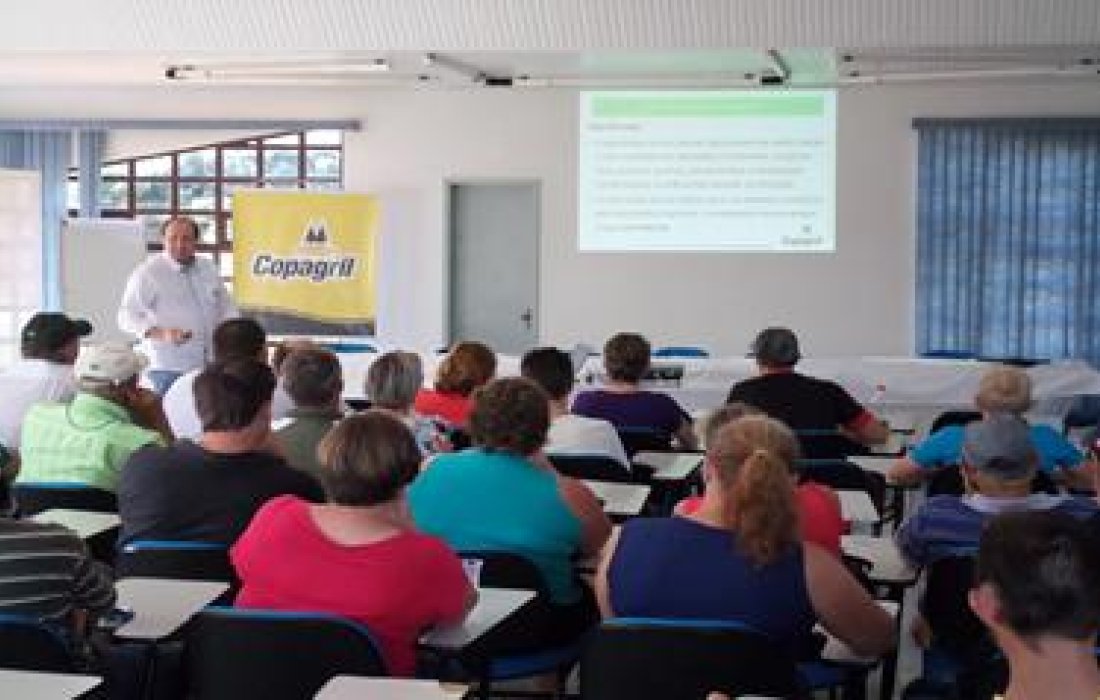 Copagril realiza palestras sobre bem-estar animal para suinocultores 