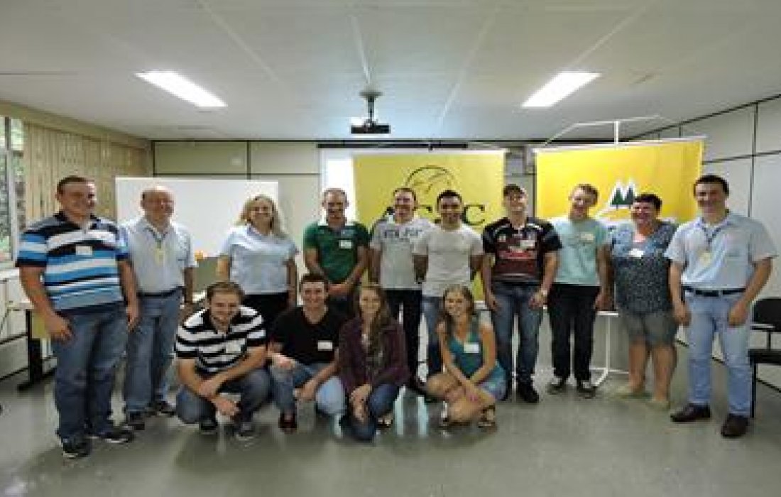 Lideran&ccedil;as dos comit&ecirc;s de jovens recebem treinamento