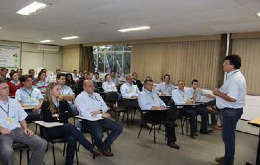 Funcion&aacute;rios participam de palestra ao Dia Nacional de Preven&ccedil;&atilde;o de Acidentes de Trabalho