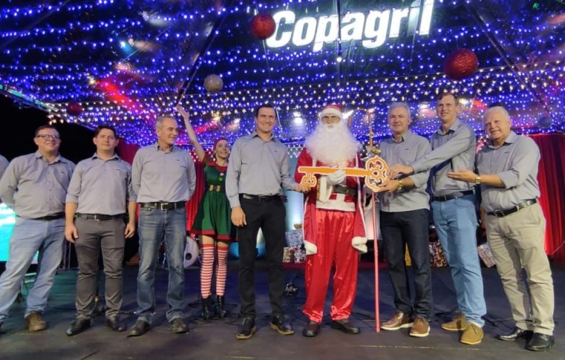 Cerca de 600 pessoas prestigiam a primeira noite do Natal Copagril