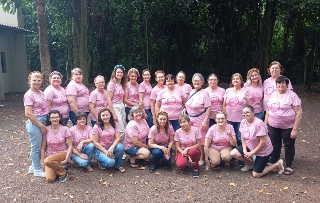 Comitê Feminino Raio de Luz veste a causa do Outubro Rosa