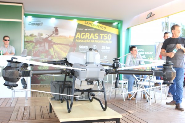 Lan&ccedil;amento do novo drone DJI Agras T50 &eacute; realizado no Palco Copagril