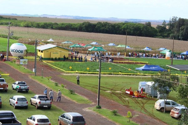 Dia de Campo Copagril evidencia novas tecnologias de produ&ccedil;&atilde;o