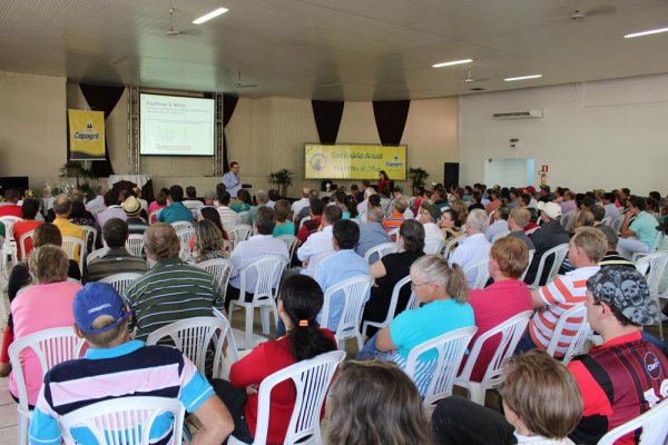 Copagril premia associados em Semin&aacute;rio Anual de Produtores de Aves