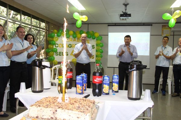 Funcion&aacute;rios da Copagril recebem homenagem em comemora&ccedil;&atilde;o aos 45 anos da cooperativa