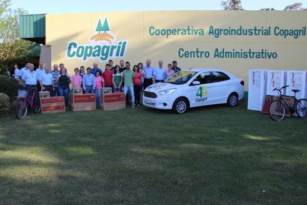 Ganhadores recebem pr&ecirc;mios da campanha Copagril Premia