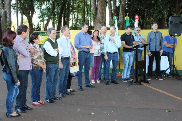 Ato oficial marca entrega de obra da Rua 9 de Agosto
