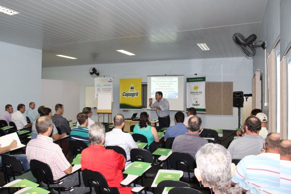 Copagril realiza palestras sobre cooperativismo a associados