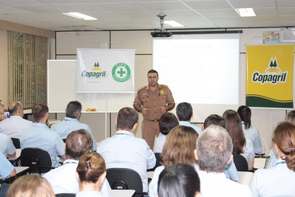 Palestra na Copagril enfoca conscientiza&ccedil;&atilde;o no tr&acirc;nsito