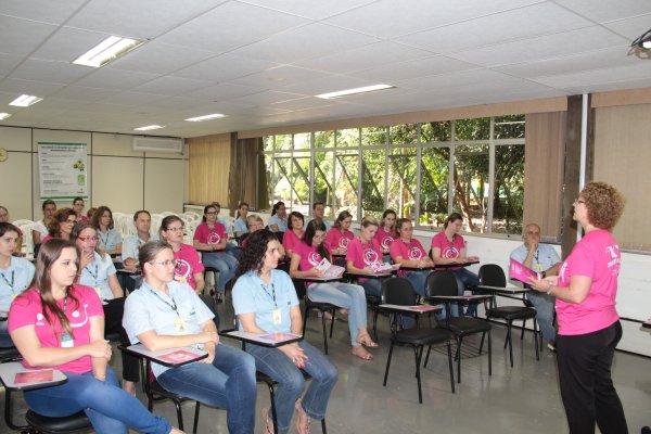 Copagril realiza palestras do Outubro Rosa aos funcion&aacute;rios e mulheres dos comit&ecirc;s