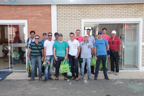 Associados e funcion&aacute;rios da Copagril visitam a Agroleite