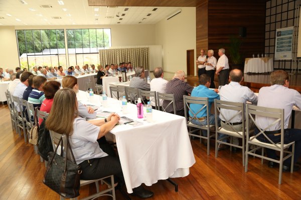 L&iacute;deres da Copagril participam do Encontro de N&uacute;cleo Cooperativo, em Cafel&acirc;ndia